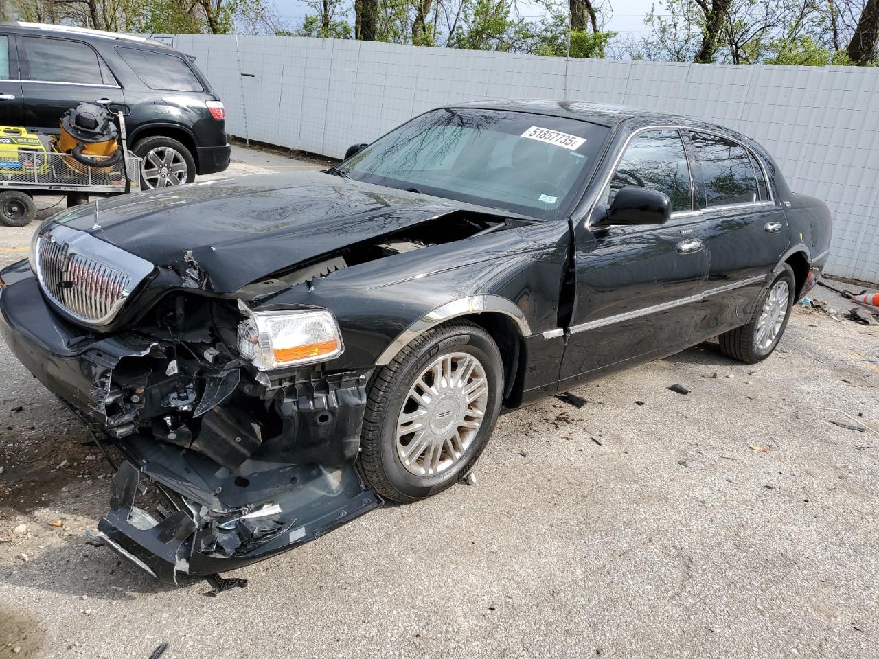 LINCOLN TOWN CAR S 2008