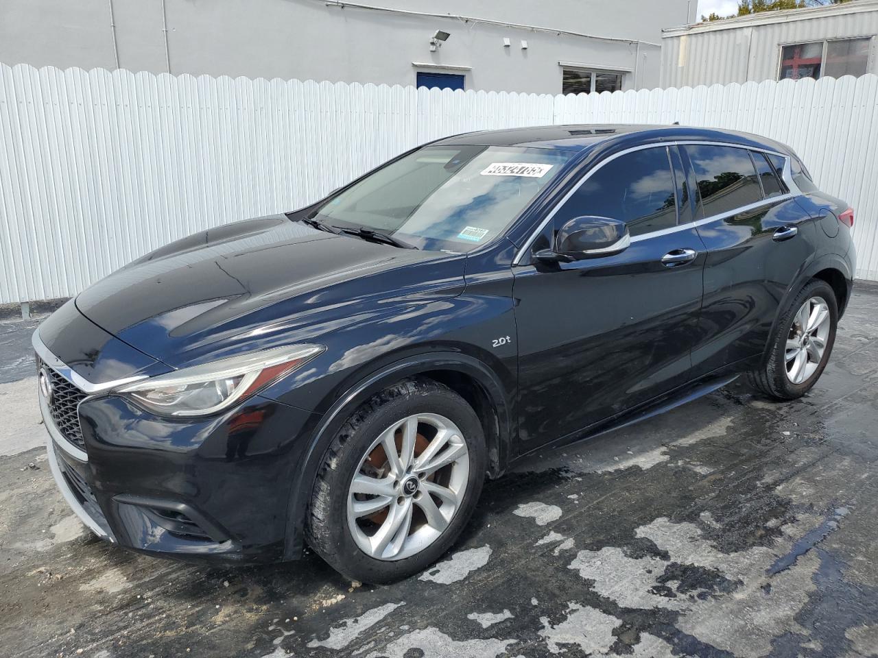 INFINITI QX30 BASE 2017