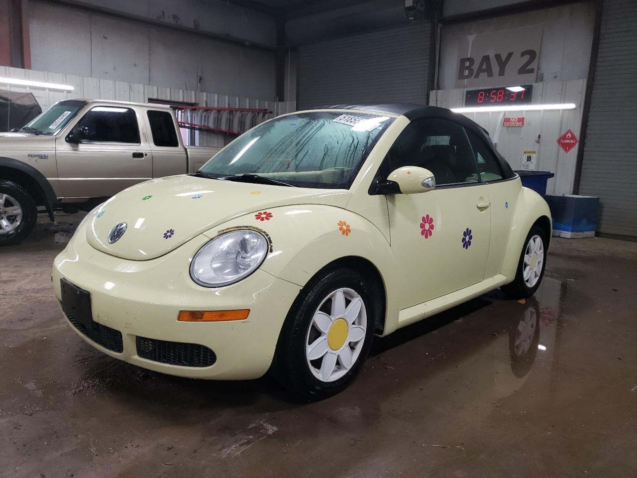 VOLKSWAGEN NEW BEETLE 2006