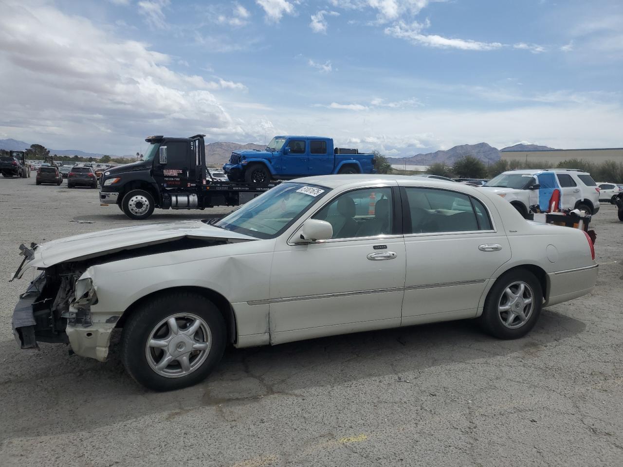 LINCOLN TOWN CAR U 2004