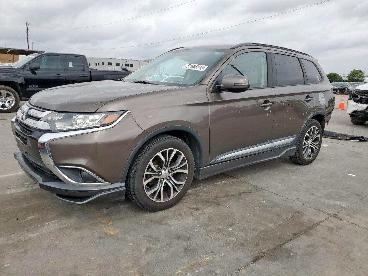 MITSUBISHI OUTLANDER 2016