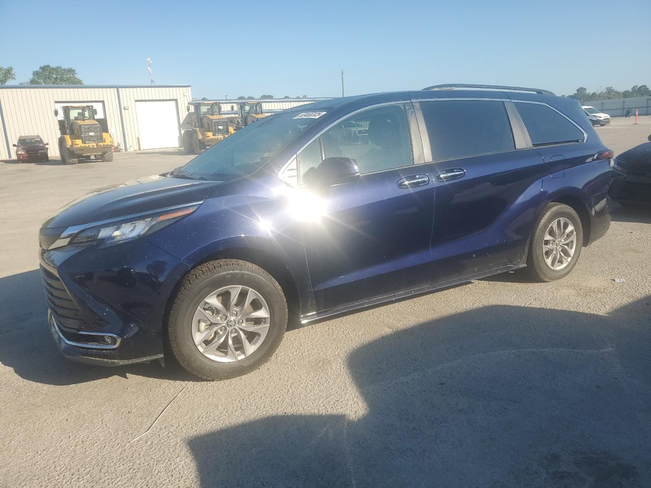 TOYOTA SIENNA XLE 2023