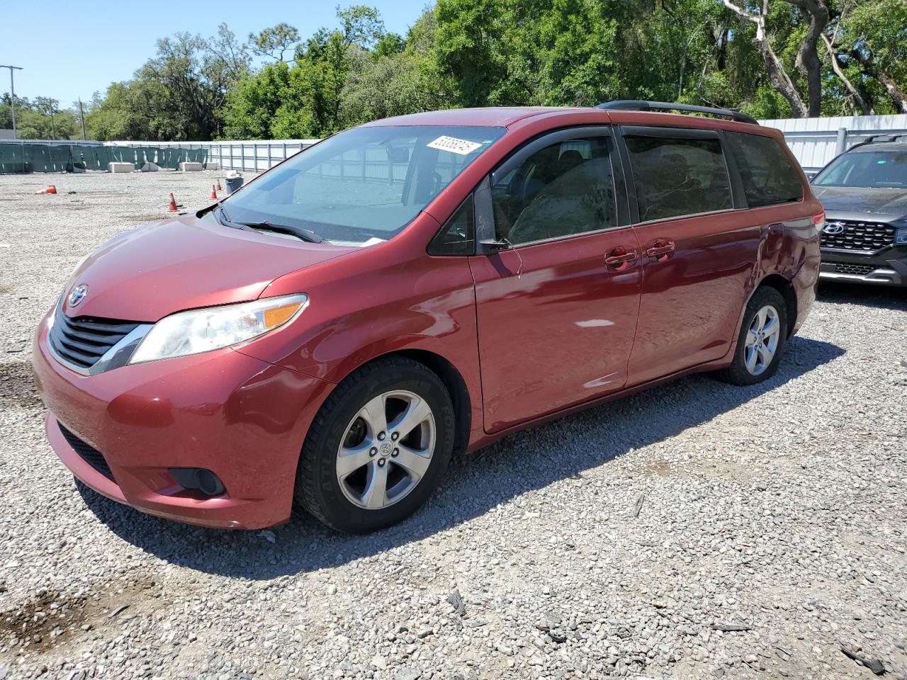 TOYOTA SIENNA LE 2014