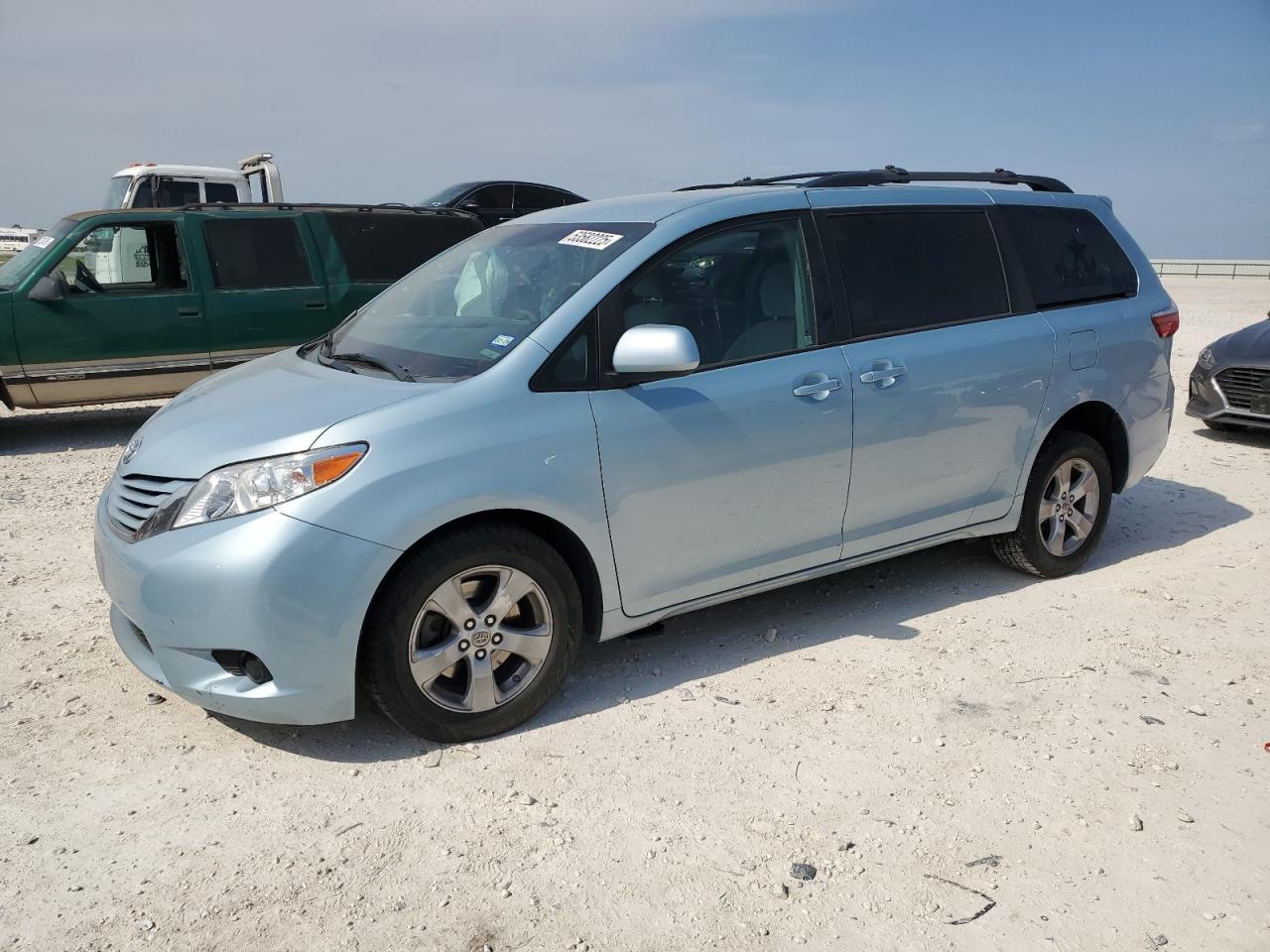 TOYOTA SIENNA LE 2015