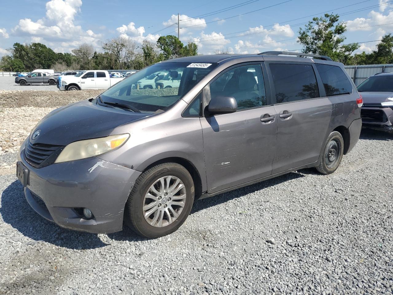 TOYOTA SIENNA LE 2012