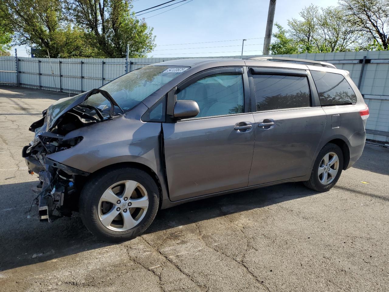 TOYOTA SIENNA LE 2013
