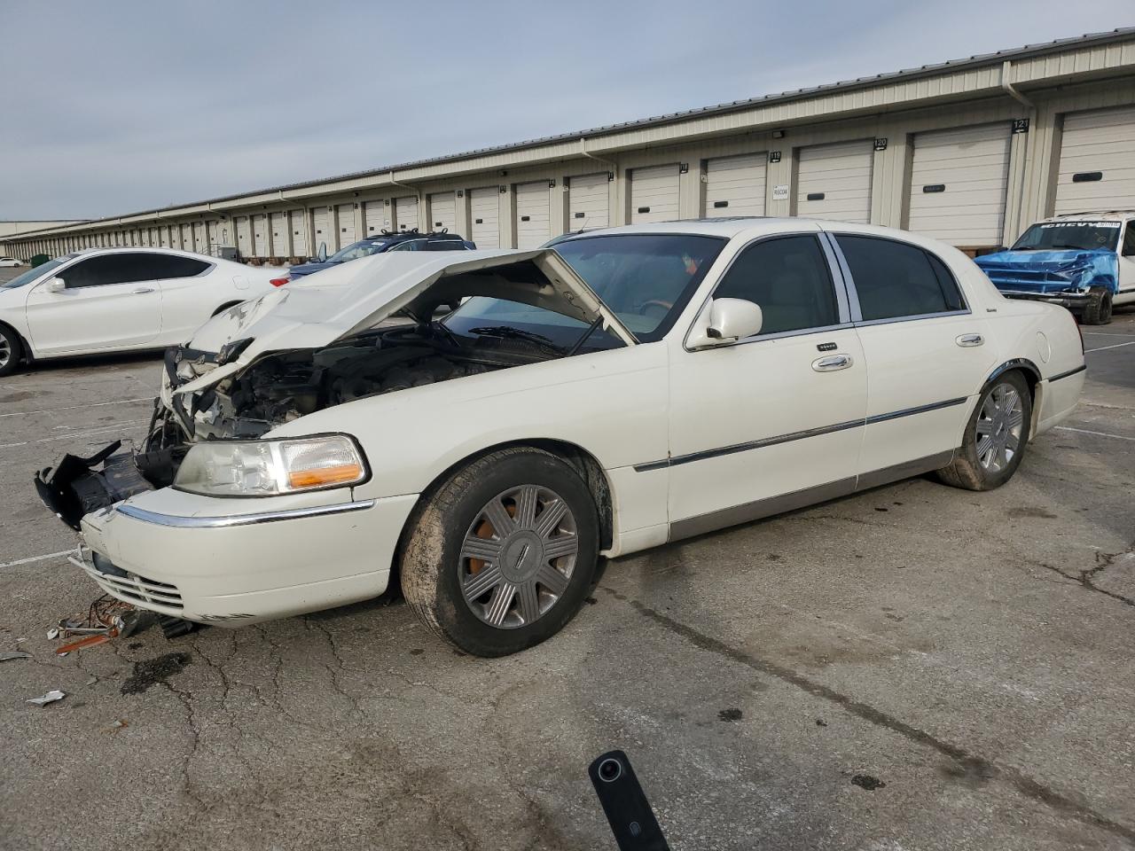 LINCOLN TOWN CAR ULTIMATE 2004