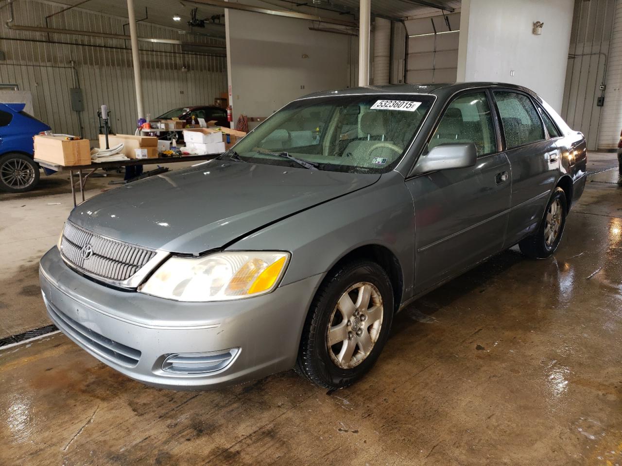 TOYOTA AVALON XL 2001