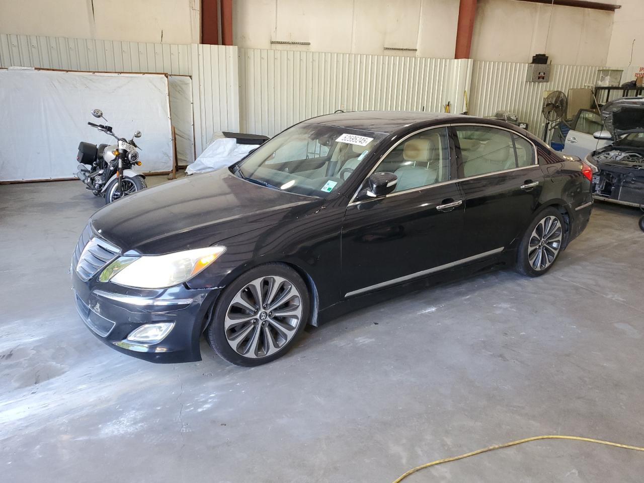 HYUNDAI GENESIS 5. 2013