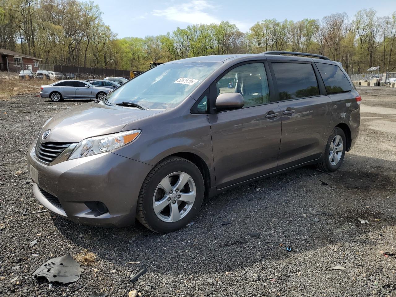 TOYOTA SIENNA LE 2014