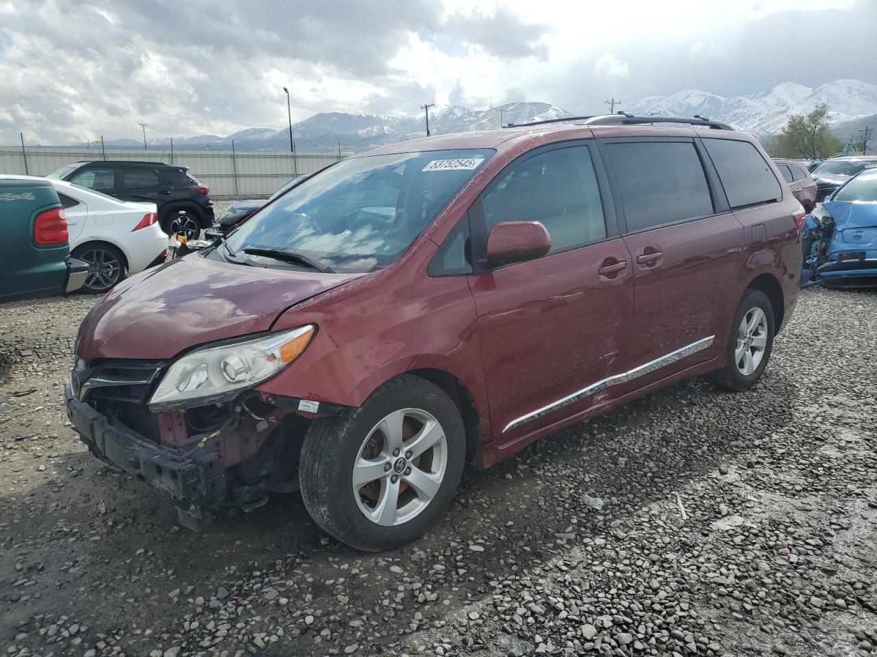 TOYOTA SIENNA LE 2018