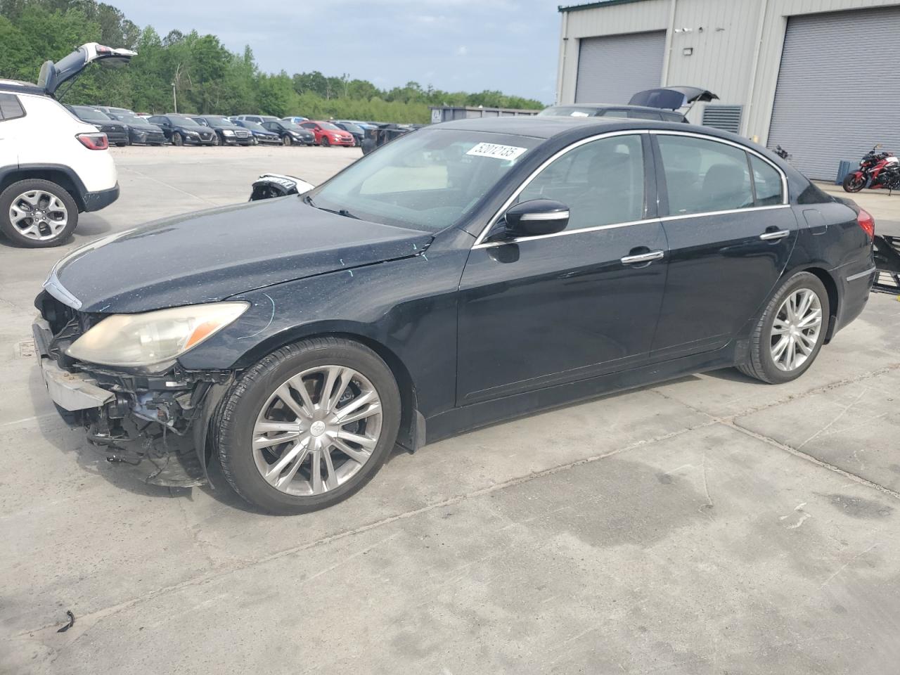 HYUNDAI GENESIS 3. 2013