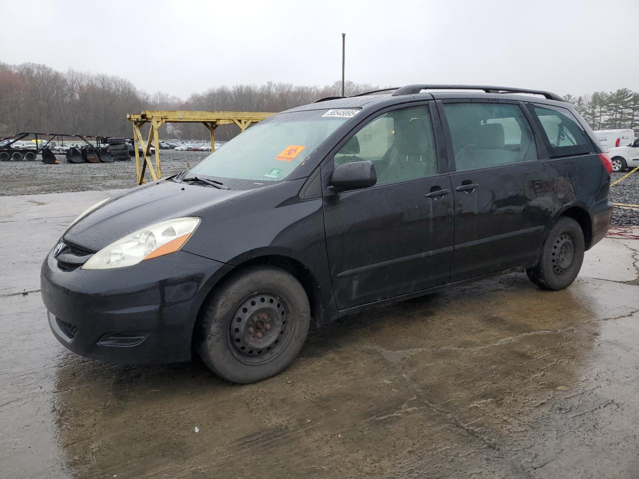 TOYOTA SIENNA CE 2010