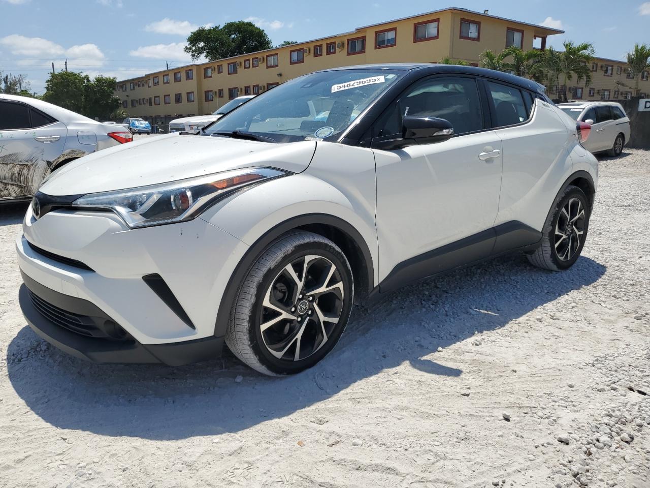TOYOTA C-HR XLE 2019