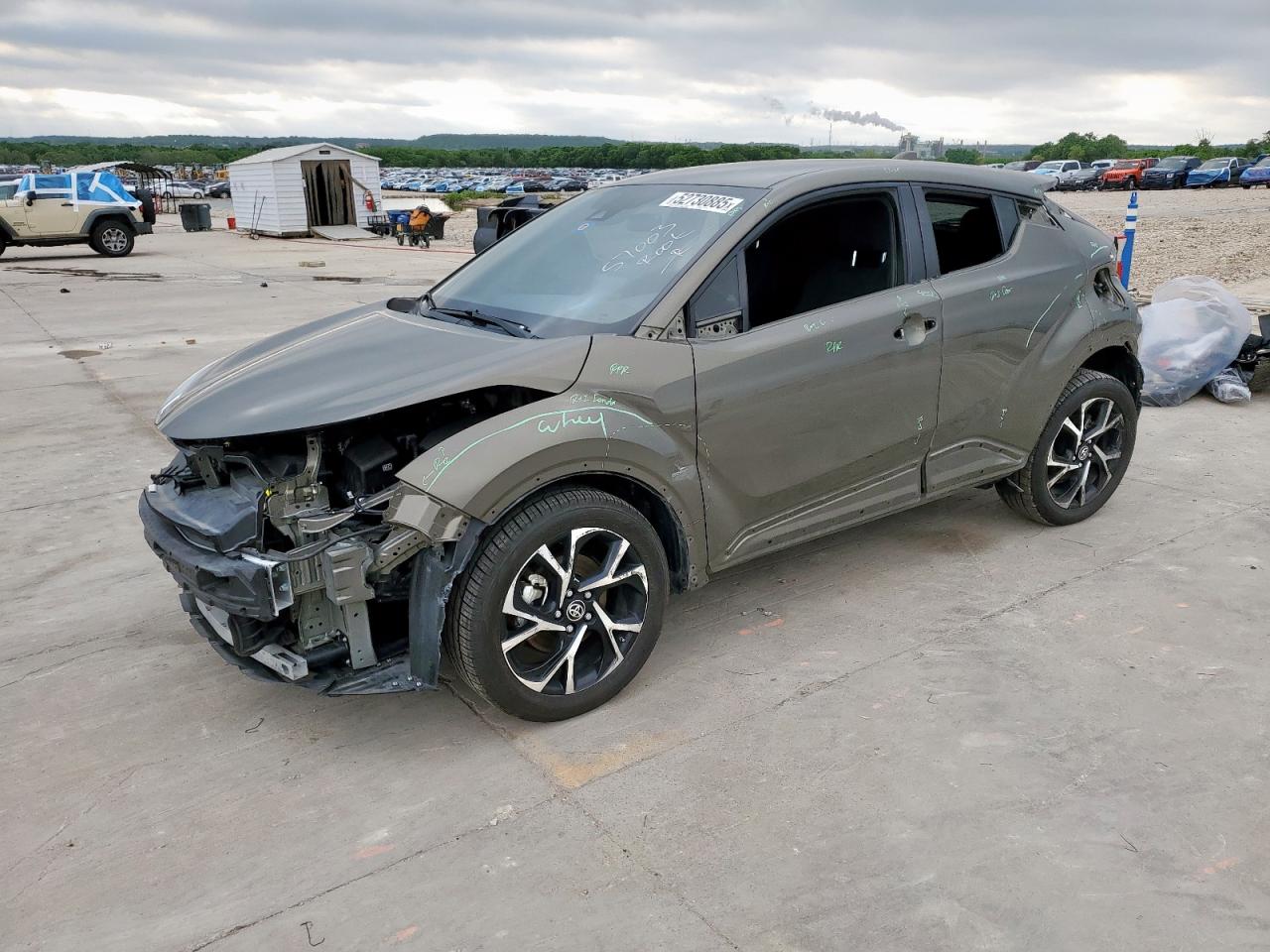 TOYOTA C-HR XLE 2021