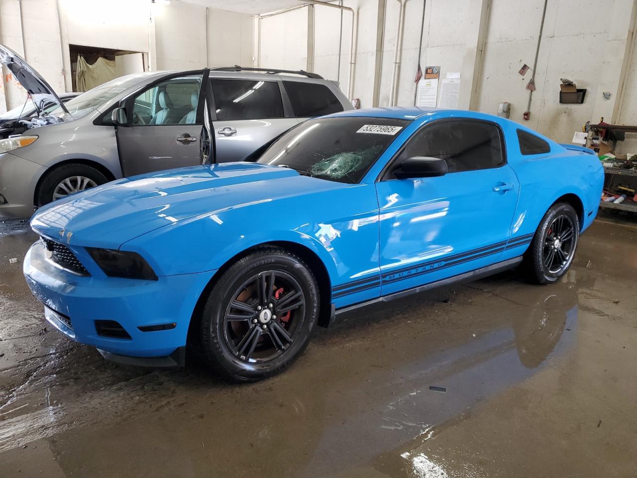 FORD MUSTANG 2011