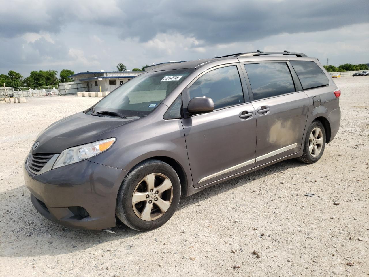 TOYOTA SIENNA LE 2015