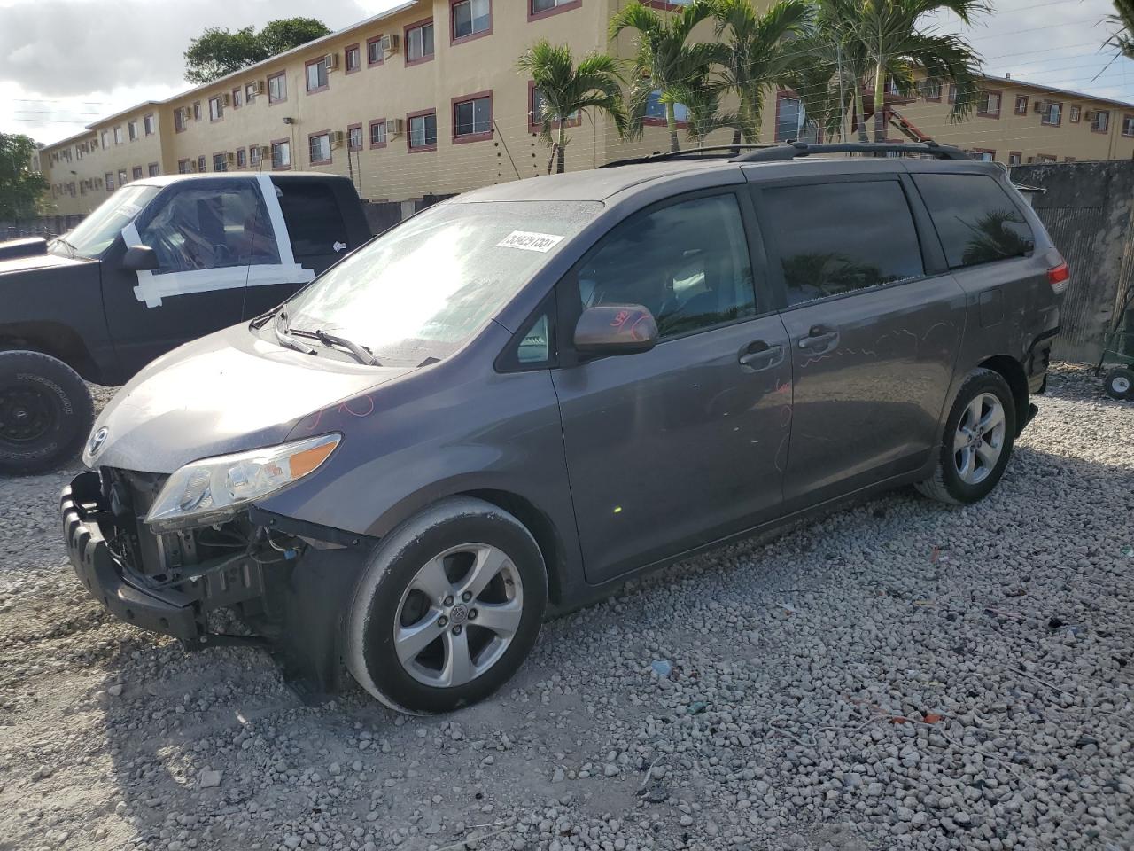TOYOTA SIENNA LE 2014