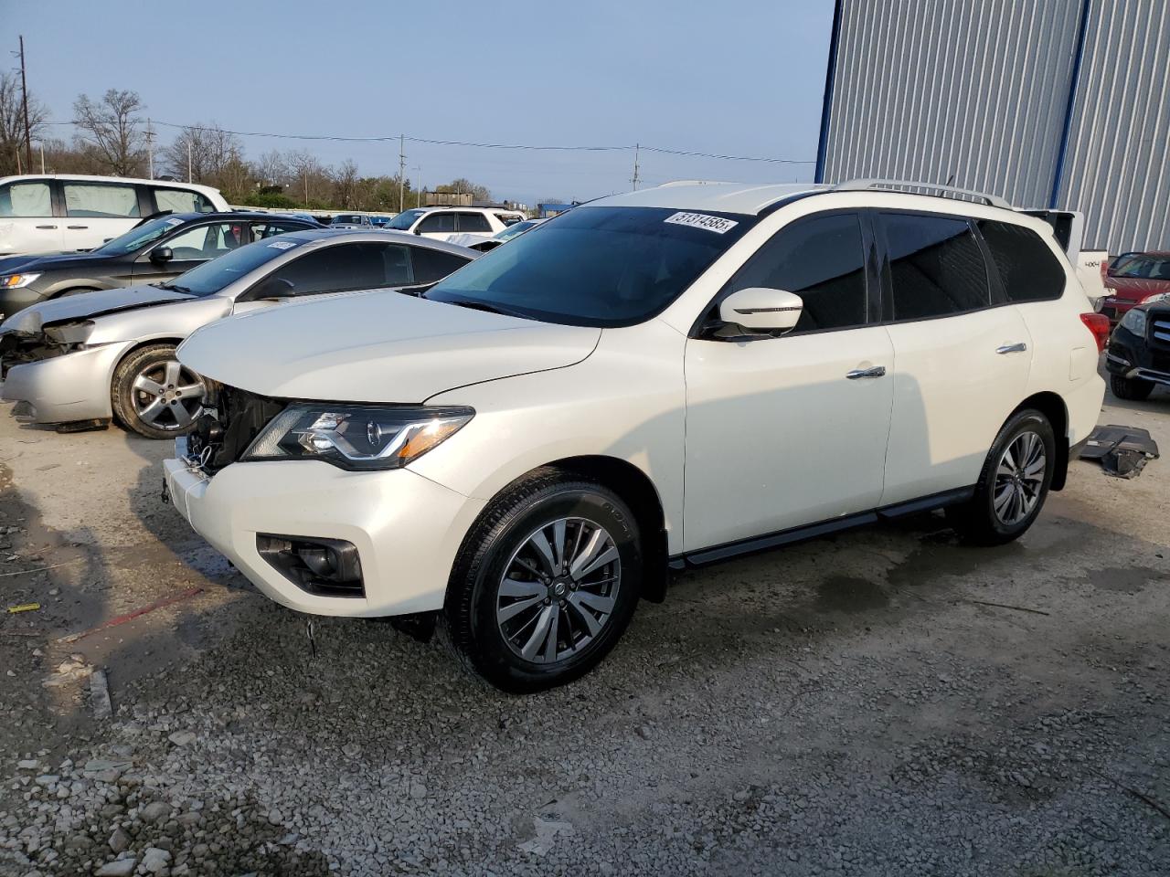 NISSAN PATHFINDER 2017