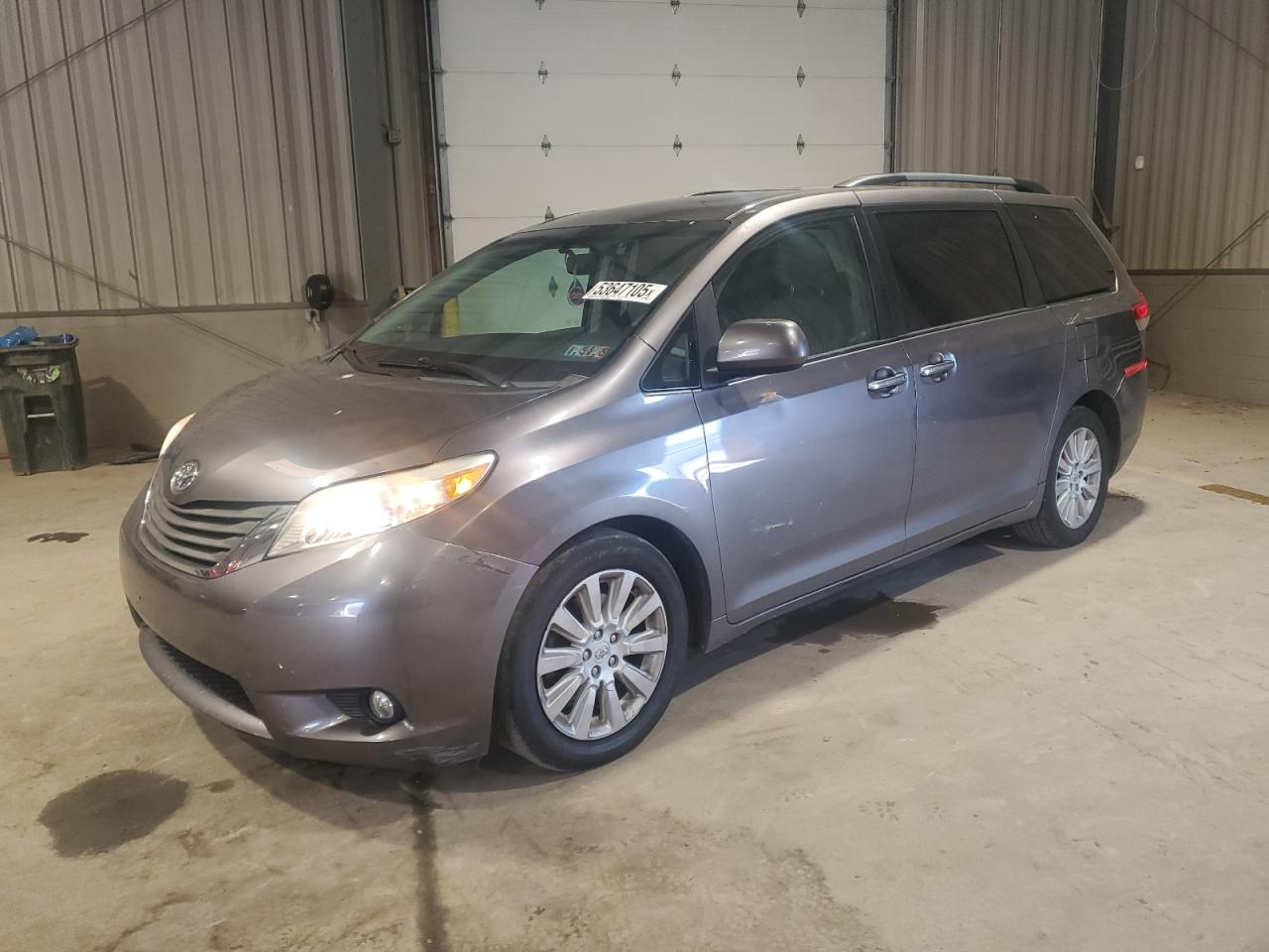 TOYOTA SIENNA XLE 2011