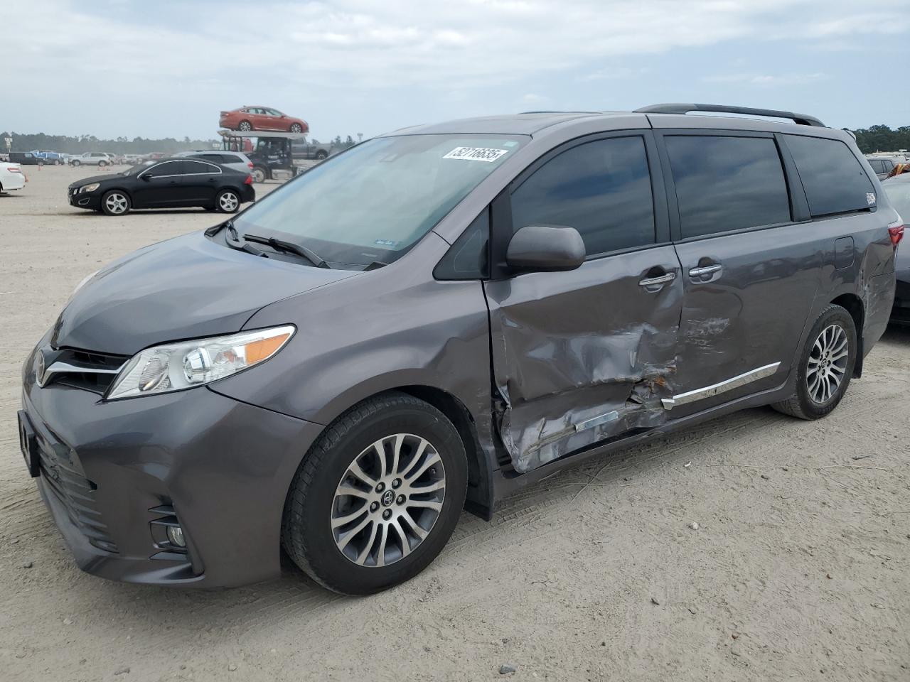 TOYOTA SIENNA XLE 2019