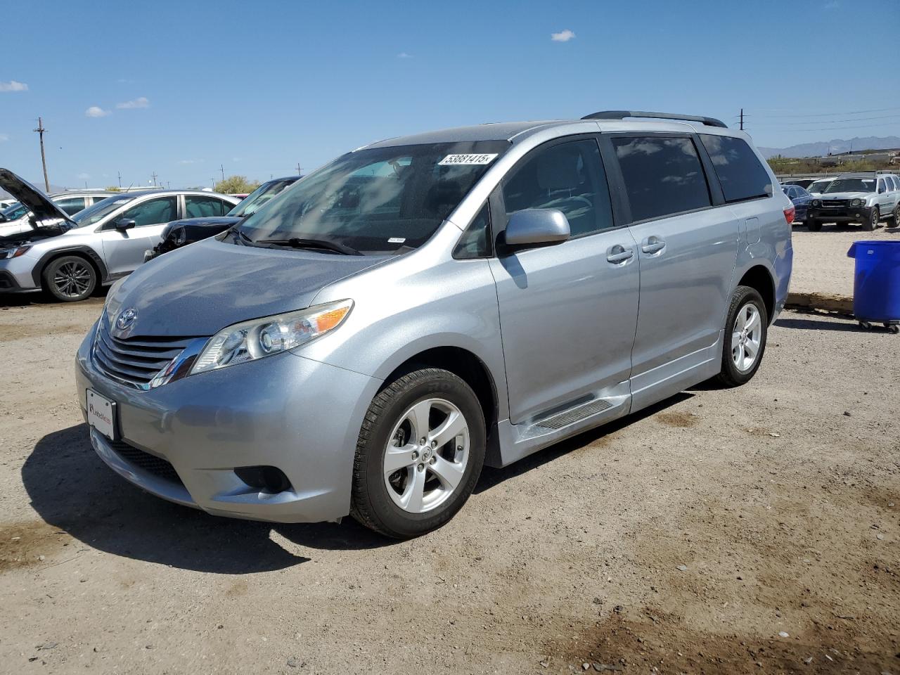 TOYOTA SIENNA LE 2016