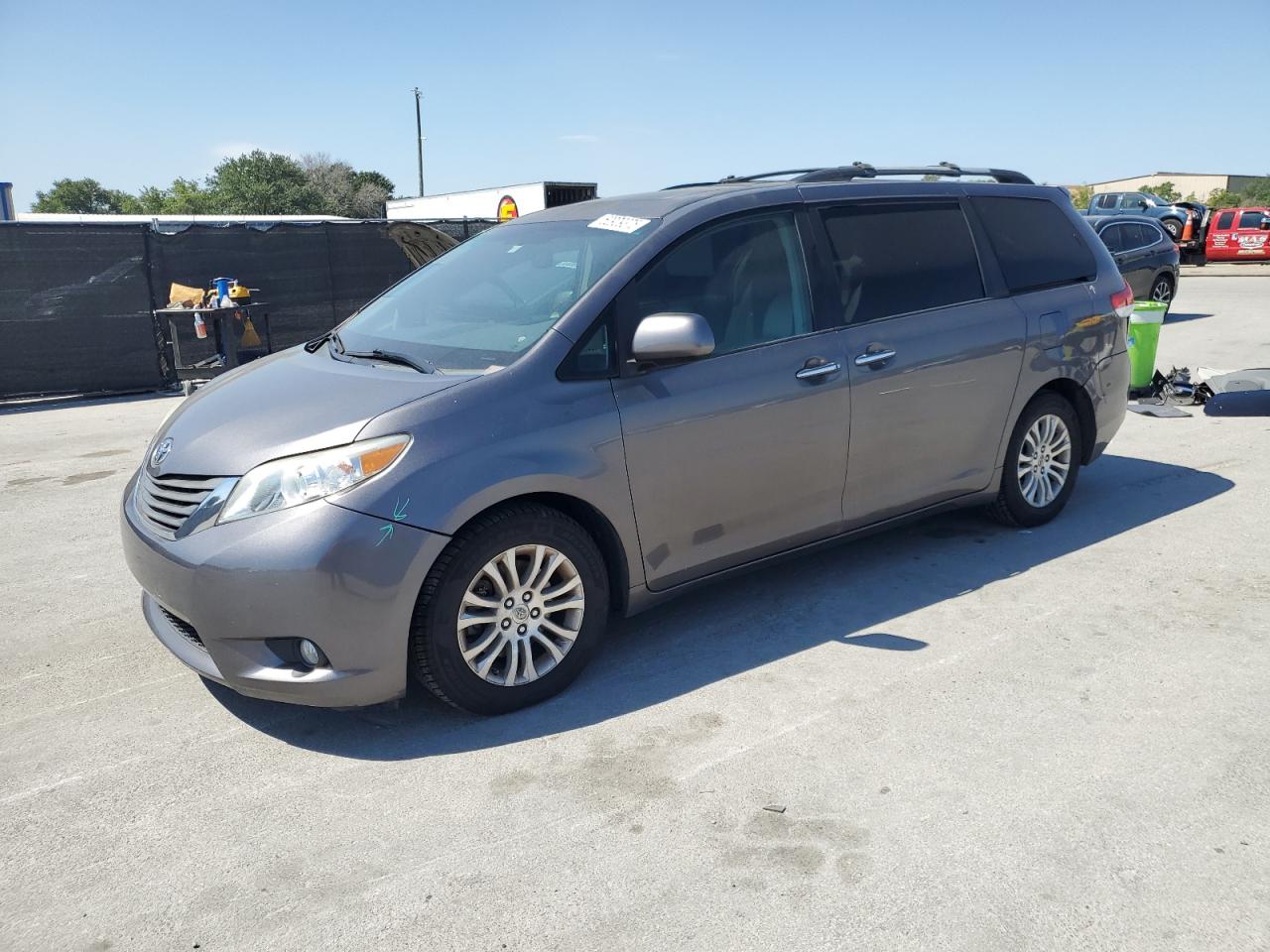 TOYOTA SIENNA XLE 2012