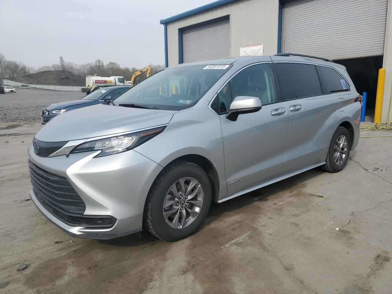 TOYOTA SIENNA LE 2021