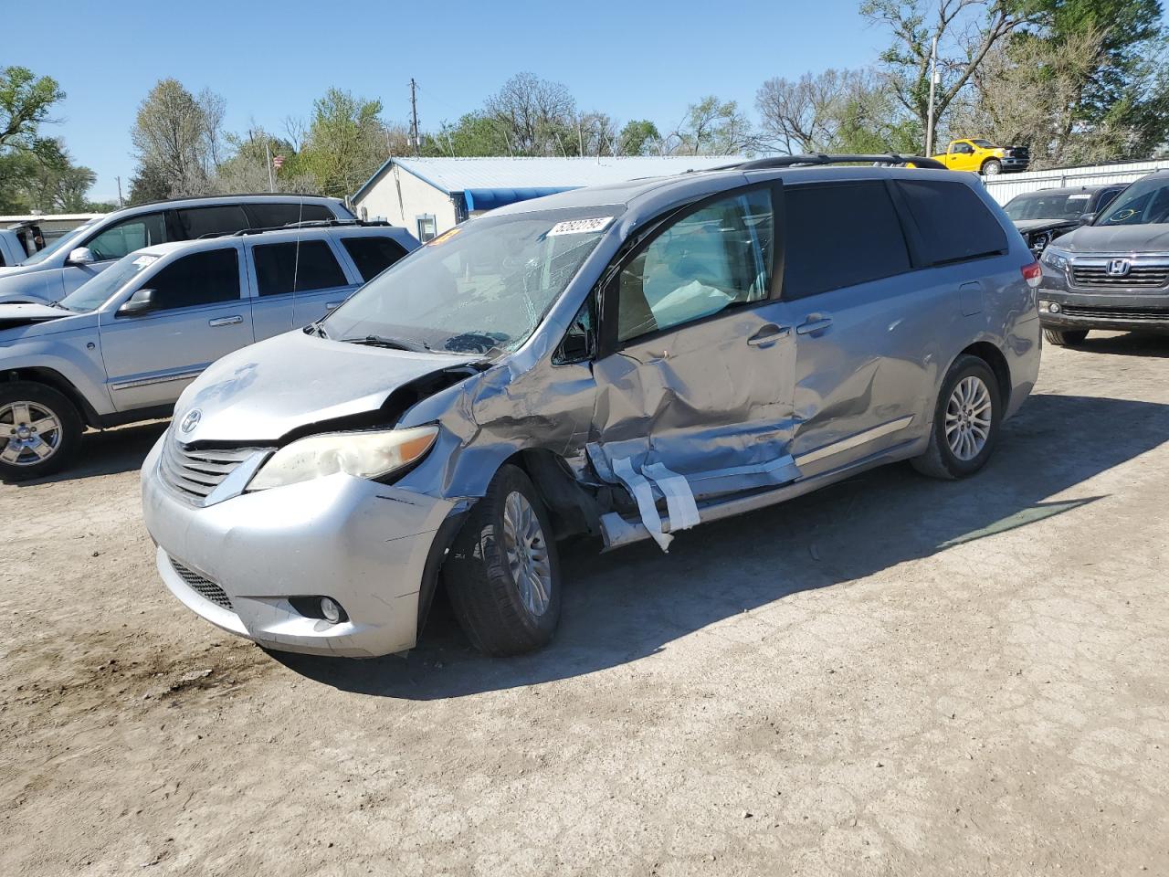 TOYOTA SIENNA XLE 2013
