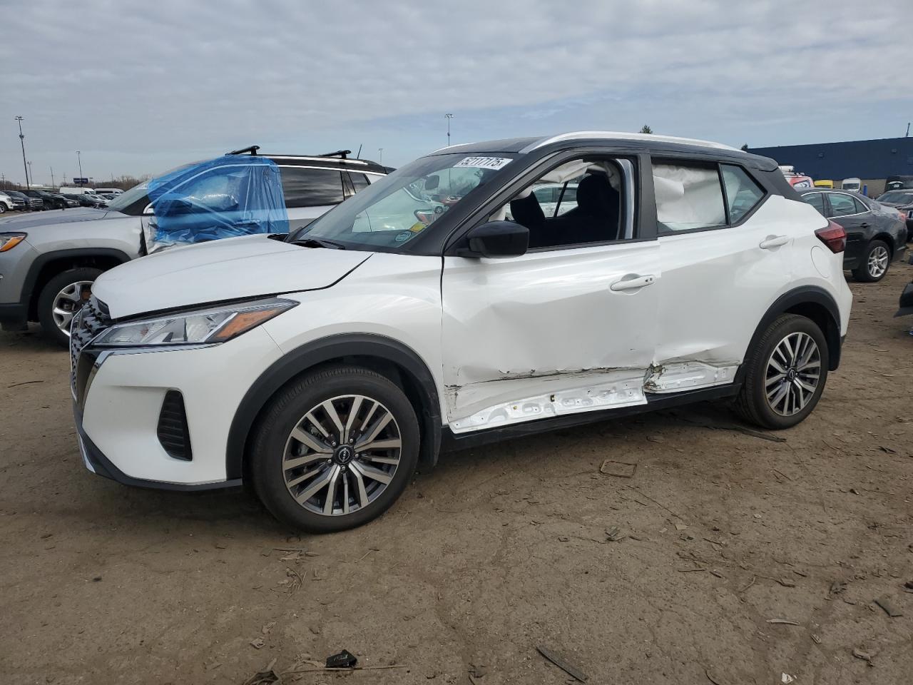 NISSAN KICKS SV 2023