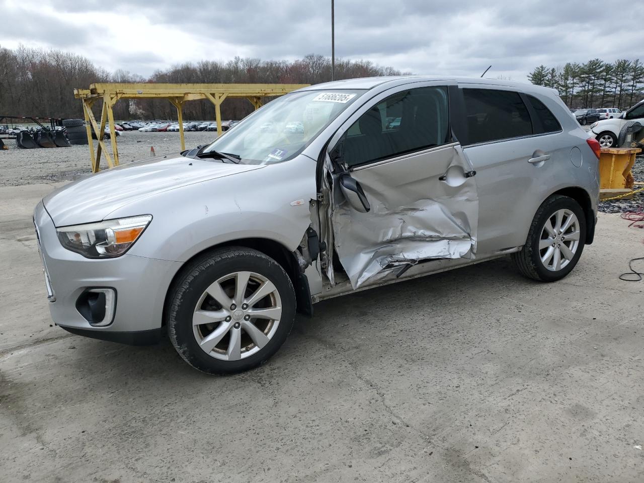 MITSUBISHI OUTLANDER 2015