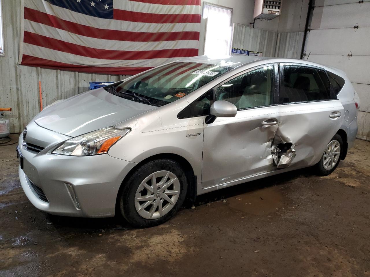 TOYOTA PRIUS V 2012