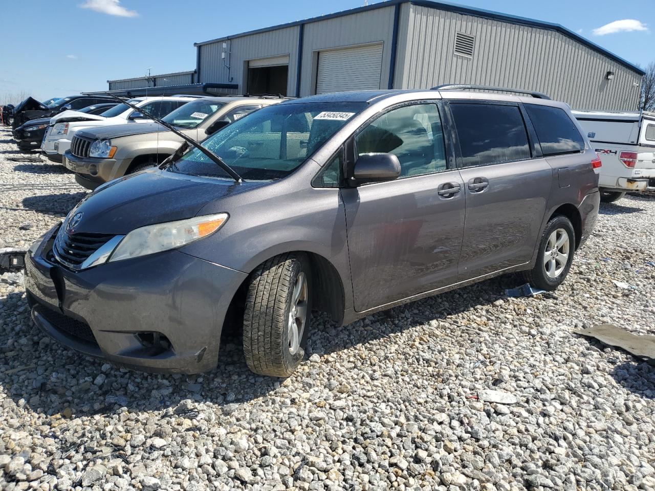 TOYOTA SIENNA LE 2014