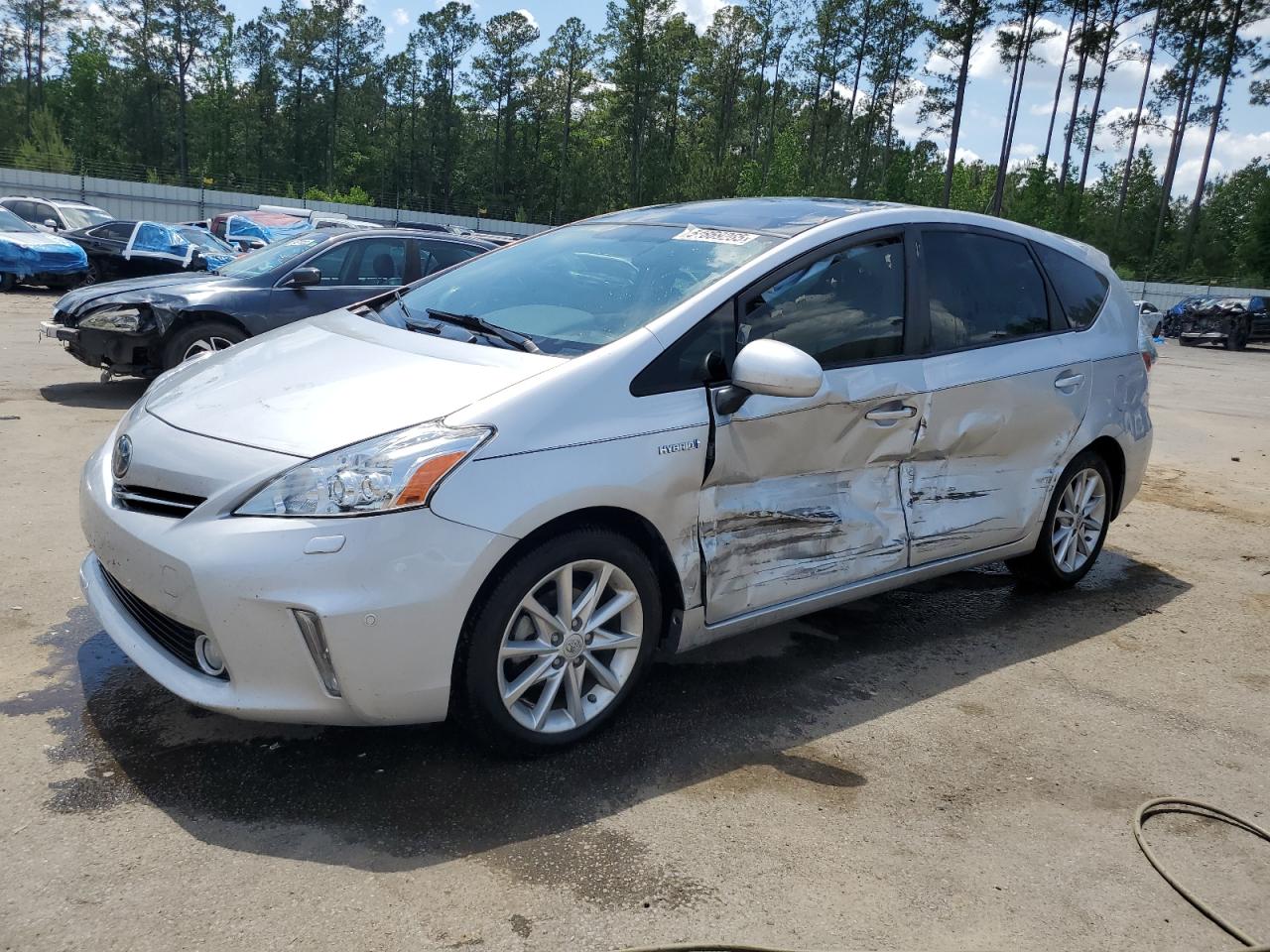 TOYOTA PRIUS V 2014