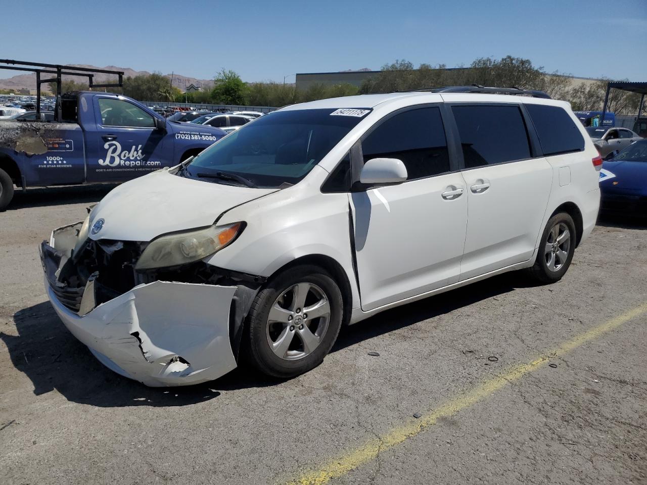 TOYOTA SIENNA LE 2011