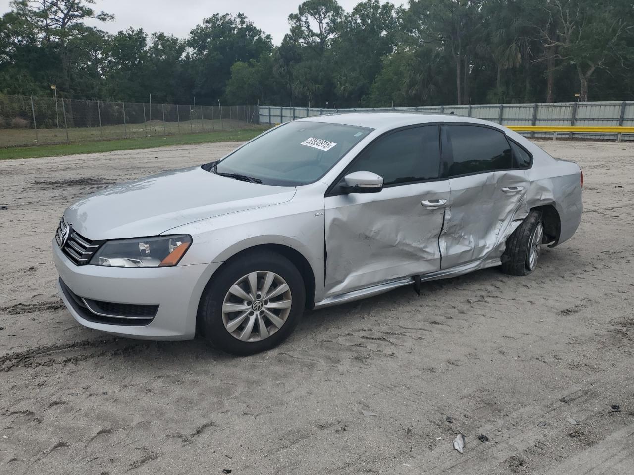 VOLKSWAGEN PASSAT S 2015