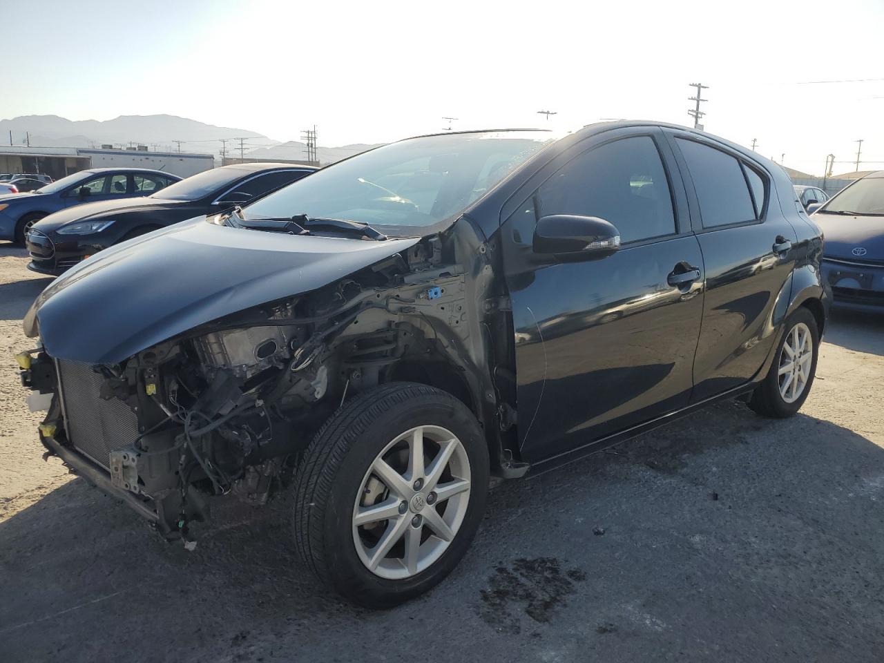 TOYOTA PRIUS C 2015