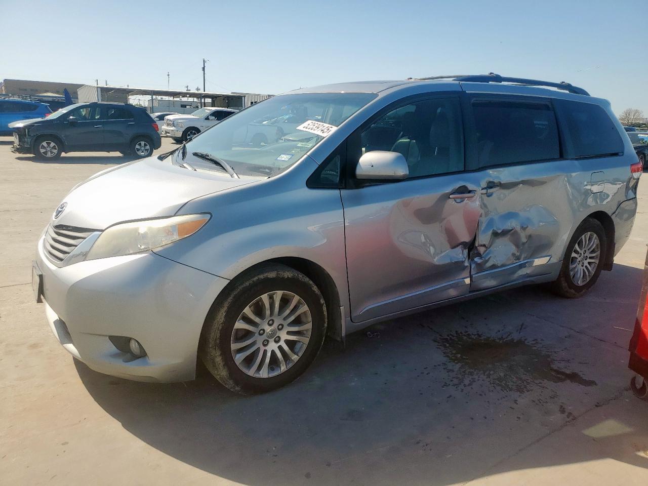 TOYOTA SIENNA XLE 2013