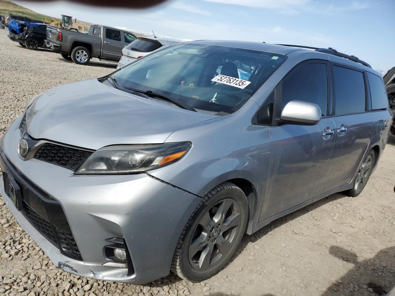 TOYOTA SIENNA SE 2018