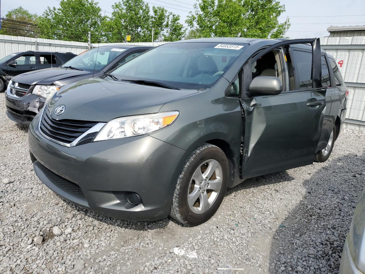 TOYOTA SIENNA LE 2013