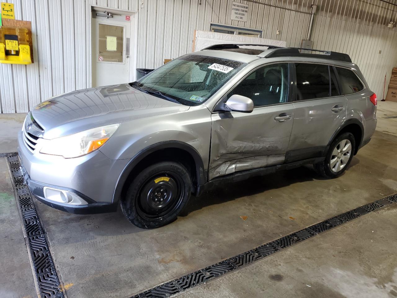 SUBARU OUTBACK 2. 2011