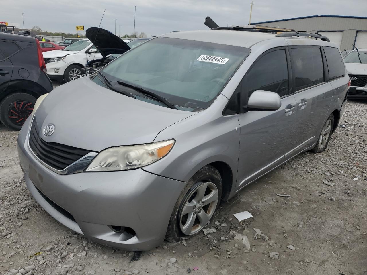 TOYOTA SIENNA LE 2012