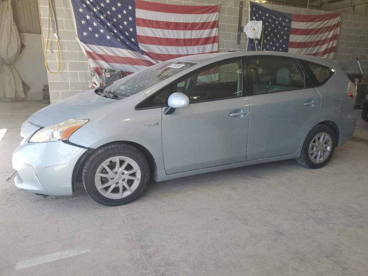 TOYOTA PRIUS V 2013