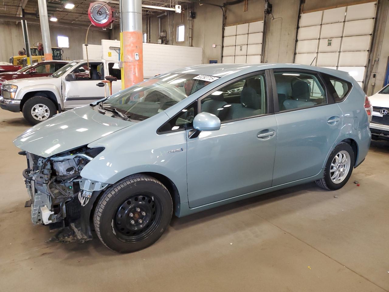 TOYOTA PRIUS V 2017