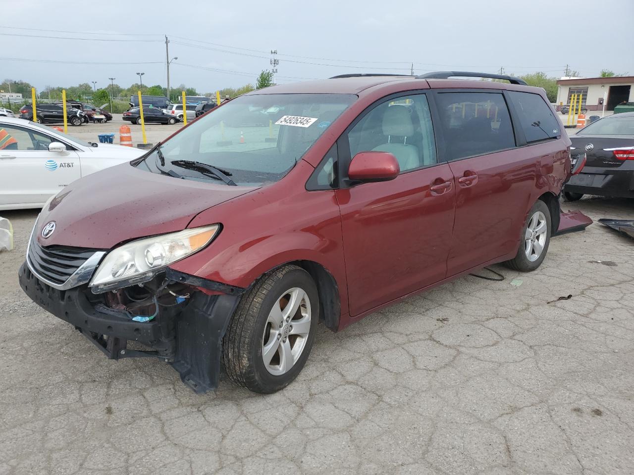 TOYOTA SIENNA LE 2011