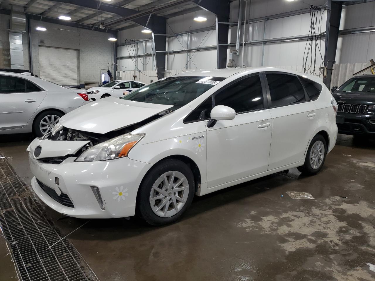 TOYOTA PRIUS V 2012