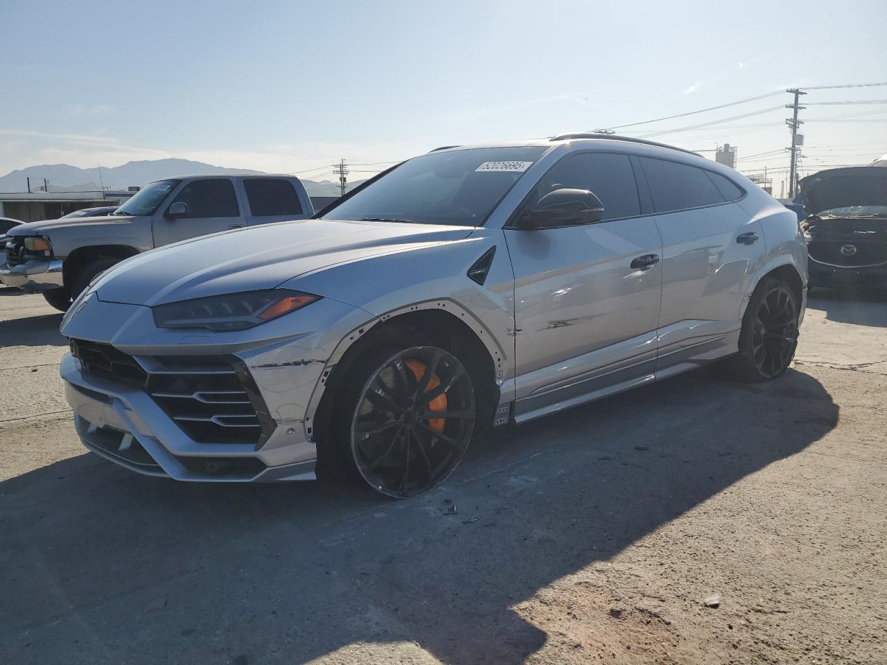 LAMBORGHINI URUS 2019