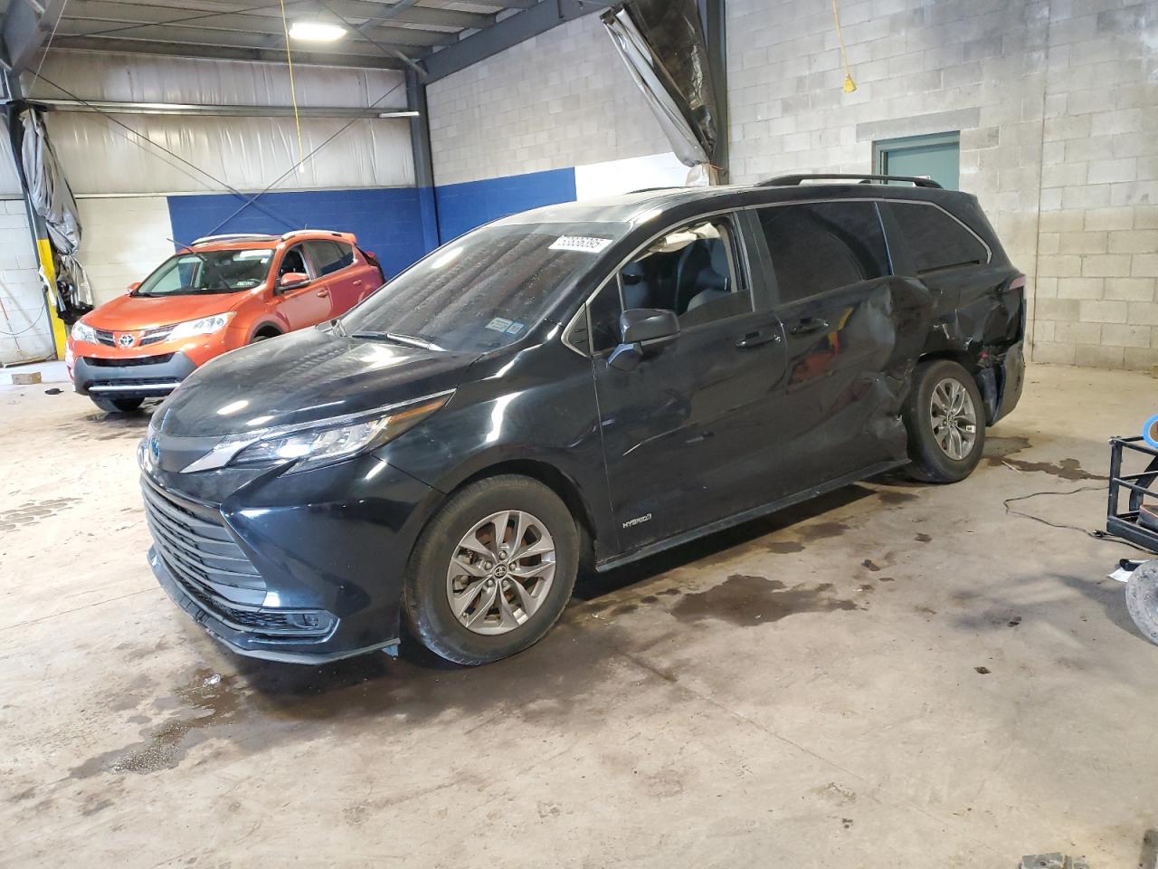 TOYOTA SIENNA LE 2021