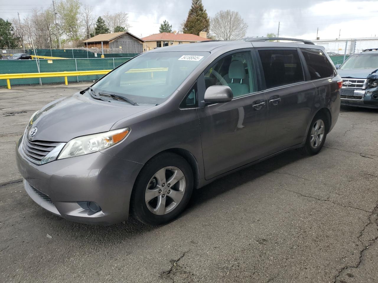 TOYOTA SIENNA LE 2016