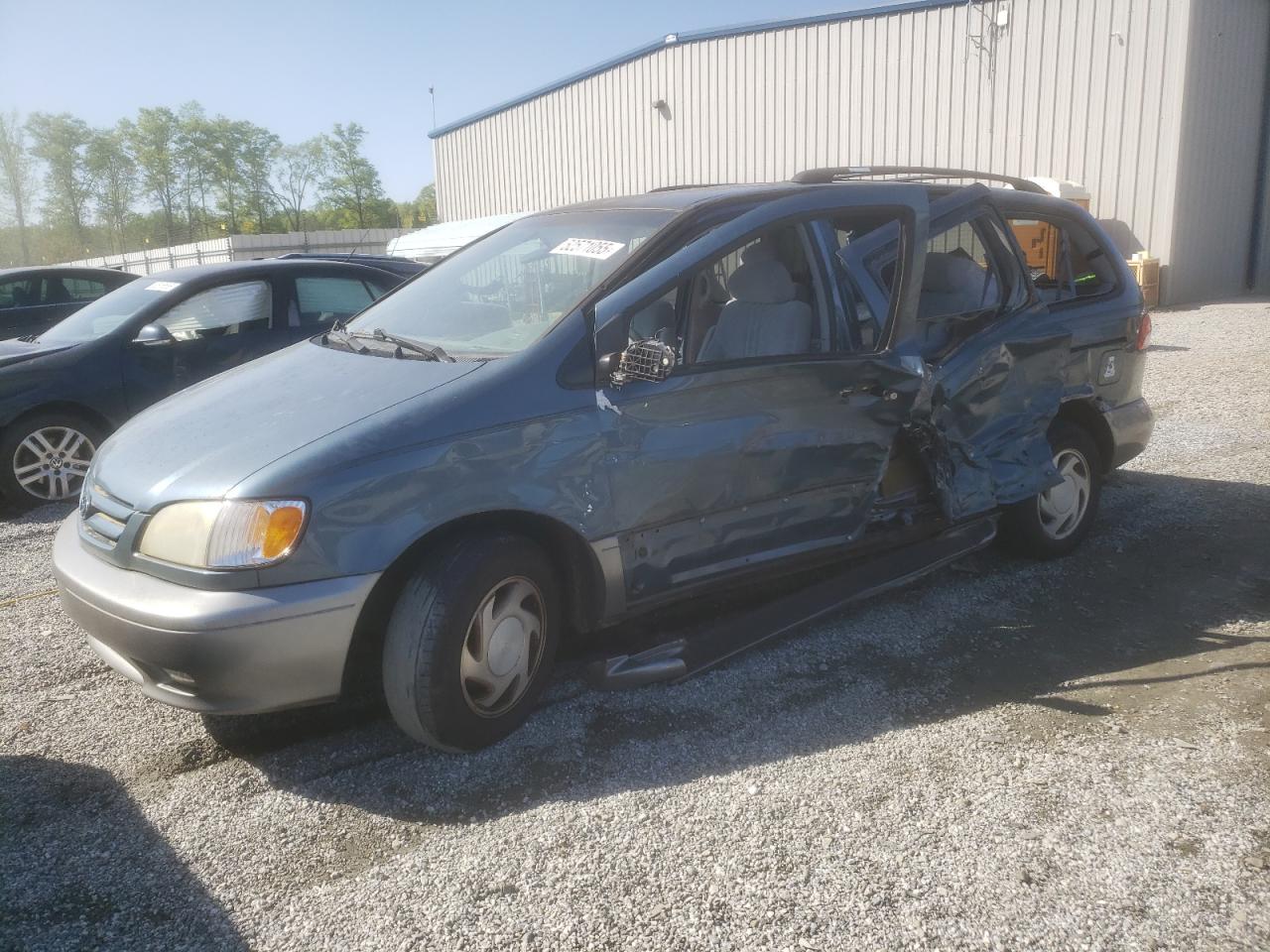 TOYOTA SIENNA LE 2002